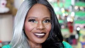 百变阿姨吃瓜打扮视频播放,视频播放引网友热议